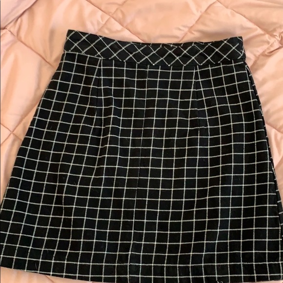black and white mini skirt - Picture 2 of 3